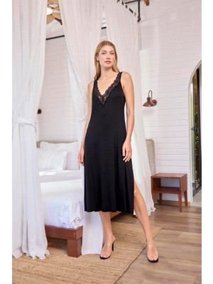 Fantastik Store Arias Closet Göğüs ve Sırt Dekolteli Dantelli ve Yırtmaçlı Gecelik