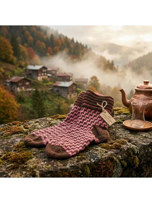 Robotel El Örmesi Karadeniz Motifli Yün Çorap