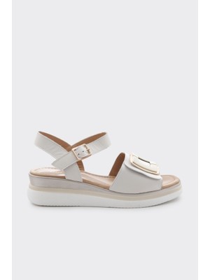 Derinet Bilekten Bantlı Tokalı Kadın Sandalet