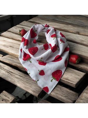 ALS Tasarım Dünyası Beyaz  Üzerine Çilek DESENLI%100 Koton Bandana