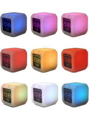 Ett Renk Değiştiren Küp Saat