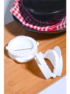 Mikasso Pratik Lüx Plastik Ravioli Poğaça ve Çiğ Börek Kalıbı Plastik