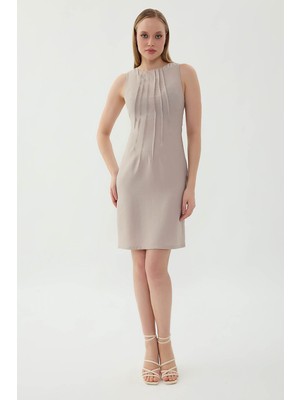 Vitrin Önü Pileli Sıfır Kol Elbise