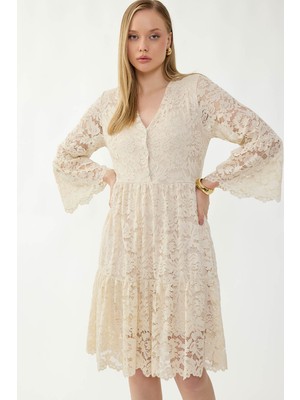 Vitrin V Yaka Önü Düğmeli Dantelli Elbise