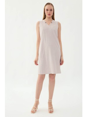 Vitrin V Yaka Cepli Elbise