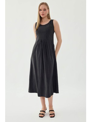 Vitrin Önü Detaylı Sıfır Kol Elbise