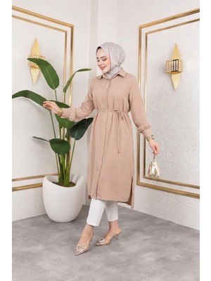 Foremia Kadın Yırtmaç Detaylı Kuşaklı Gömlek Yaka Boydan Düğmeli Uzıun Tesettür Tunik-Pudra -