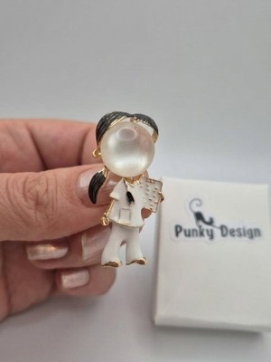 Punky Store Kadın Doktor Figürlü Broş – Sağlık Çalışanı Temalı Yaka Broşu