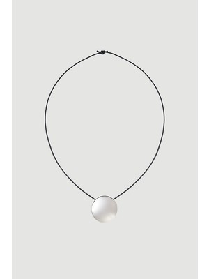 Gusto Metal Aksesuarlı Deri Ipli Kolye - Gümüş