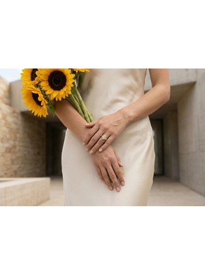 Amber Glow | 925 Ayar Gümüş Sarı Damla Kesim (Pear Cut) Halo Tektaş Yüzük