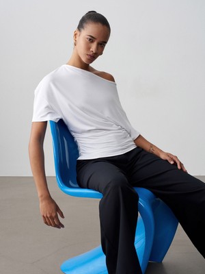 Dilvin 32735 Asimetrik Yaka Fit T-Shirt-Beyaz