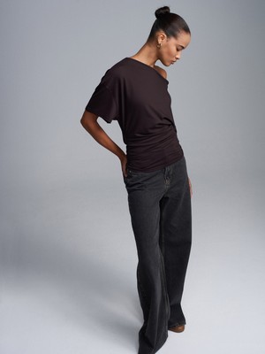 Dilvin 32735 Asimetrik Yaka Fit T-Shirt-Koyu Kahve