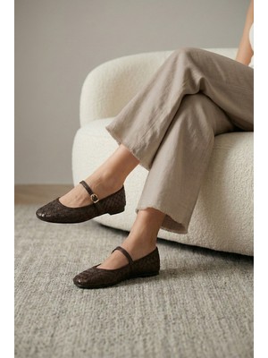 Bella Kahve Mat Cilt Altın Toka Detay Düz Taban Kadın Babet