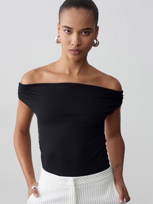 Dilvin 31865 Omuzları Açık Büzgülü Top-Siyah