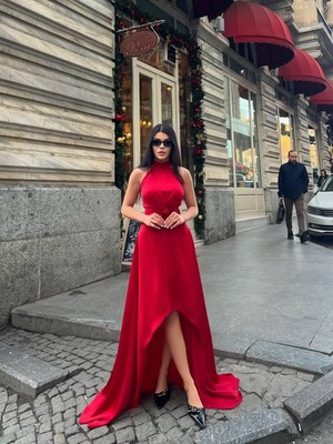 MBK Fashion Yüksek Yaka Yırtmaçlı Uzun Abiye Elbise