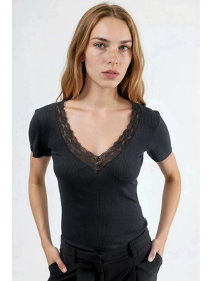 Hiccup Kadın Busem Dantel Detaylı V Yaka Bluz Siyah