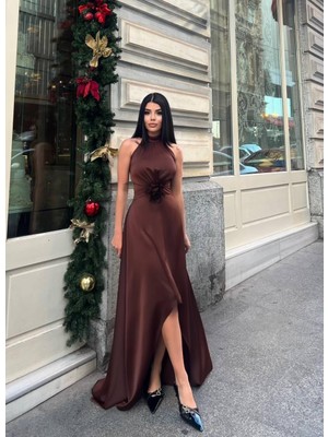 MBK Fashion Yüksek Yaka Yırtmaçlı Uzun Abiye Elbise