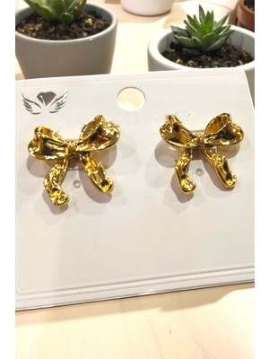 Katilus Gold Renk Fiyonk Küpe – Zarafetin ve Şıklığın Buluşma Noktası