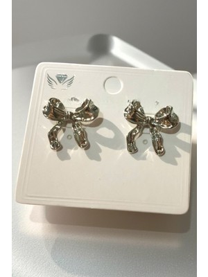 Katilus Gümüş Renk Fiyonk Küpe – Zarafetin ve Şıklığın Buluşma Noktası