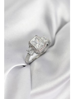 MiraLive Gümüş Renk Kare Baget Zirkon Taşlı Tek Taş Model Kadın Yüzük - TJ-BYK3937