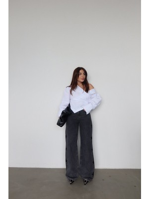 Özge Özgenç Yanları Yıldız Baskılı Jean