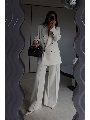 Özge Özgenç Dikiş ve Kemer Detaylı Bol Paça Pantolon