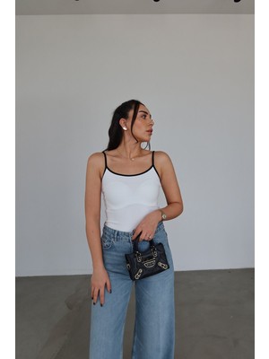 Özge Özgenç Kontrast Dikişli Askılı Atlet