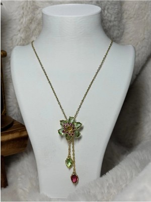 Çiçek Model Yeşil Taşlı Sallantılı Çelik Kolye – Kadın Zarif ve Şık Paslanmaz Çelik Kolye