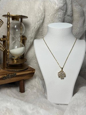 Yonca Figürlü Zirkon Taşlı Altın Renk Kolye – Şık Kadın Kolye