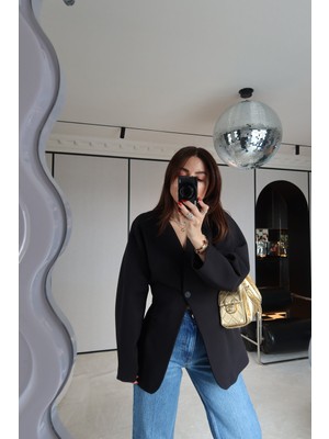 Özge Özgenç Dikiş Detaylı Tek Düğmeli Blazer Ceket