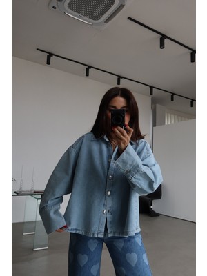 Özge Özgenç Sırtı Pileli Denim Gömlek