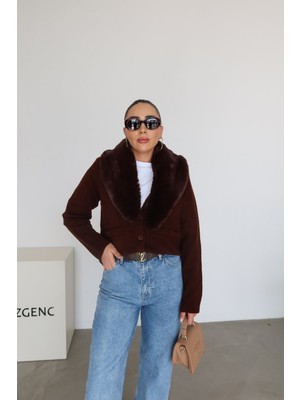 Özge Özgenç Yakası Kürklü Düğmeli Triko Hırka