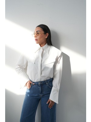 Özge Özgenç Omuzu Vatkalı Gizli Düğmeli Gömlek
