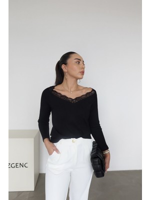 Özge Özgenç Yakası Dantelli Triko Bluz