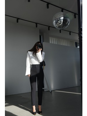 Özge Özgenç Beli Fermuar Detaylı Premium Kumaş Pantolon