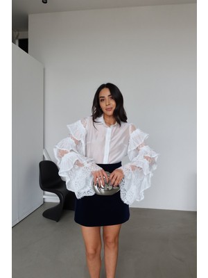 Özge Özgenç Güpür Detaylı Gömlek