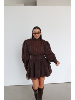 Özge Özgenç Omuzu Vatkalı Boyundan Bağlamalı Premium Elbise