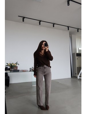 Özge Özgenç Paçası Kesik Kemerli Straight Fit Jean
