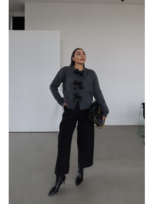 Özge Özgenç Pileli Tok Doku Premium Pantolon