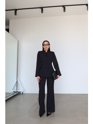 Özge Özgenç Hakim Yaka Düğme Detaylı Ceket Pantolon Takım