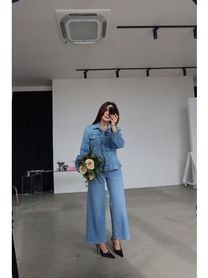 Özge Özgenç Kontrast Dikişli Yumuşak Dokulu Jean