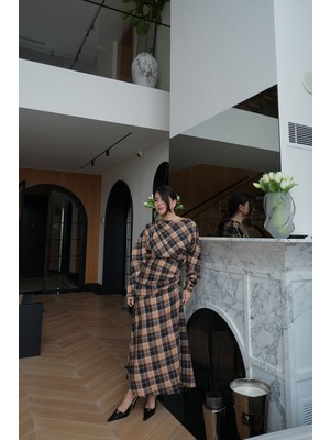 Özge Özgenç Ekoseli Bluz Etek Takım