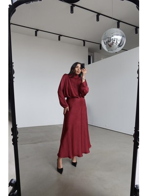 Özge Özgenç Beli Büzgülü Boyundan Bağlamalı Uzun Saten Elbise