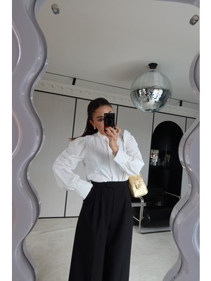 Özge Özgenç Hakim Yaka Kolları Büzgülü