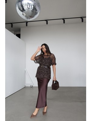 Özge Özgenç Kemerli Kalem Saten Etek