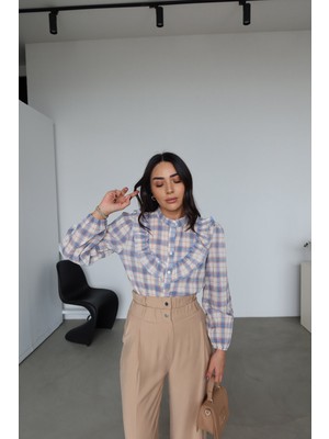 Özge Özgenç Hakim Yaka Ekoseli Fırfır Gömlek