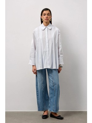 Molene Beyaz Geniş Manşetli Pileli A Form Gömlek