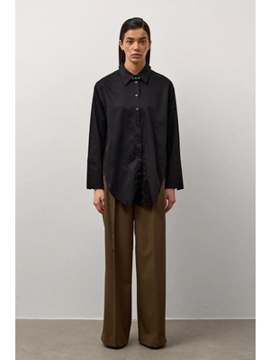 Molene Siyah Pamuklu Arkası Pile Detaylı Regular Fit Gömlek