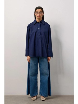 Molene Lacivert Gizli Patlı Geniş Manşetli Gömlek