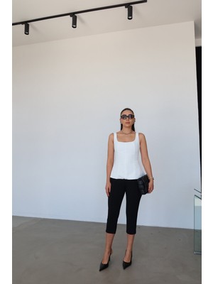 Özge Özgenç Önü Dikişli Kapri Pantolon